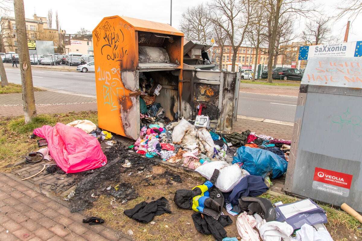 Feuerwehreinsätze in Chemnitz: Kleidercontainer und Möbelstück in Flammen