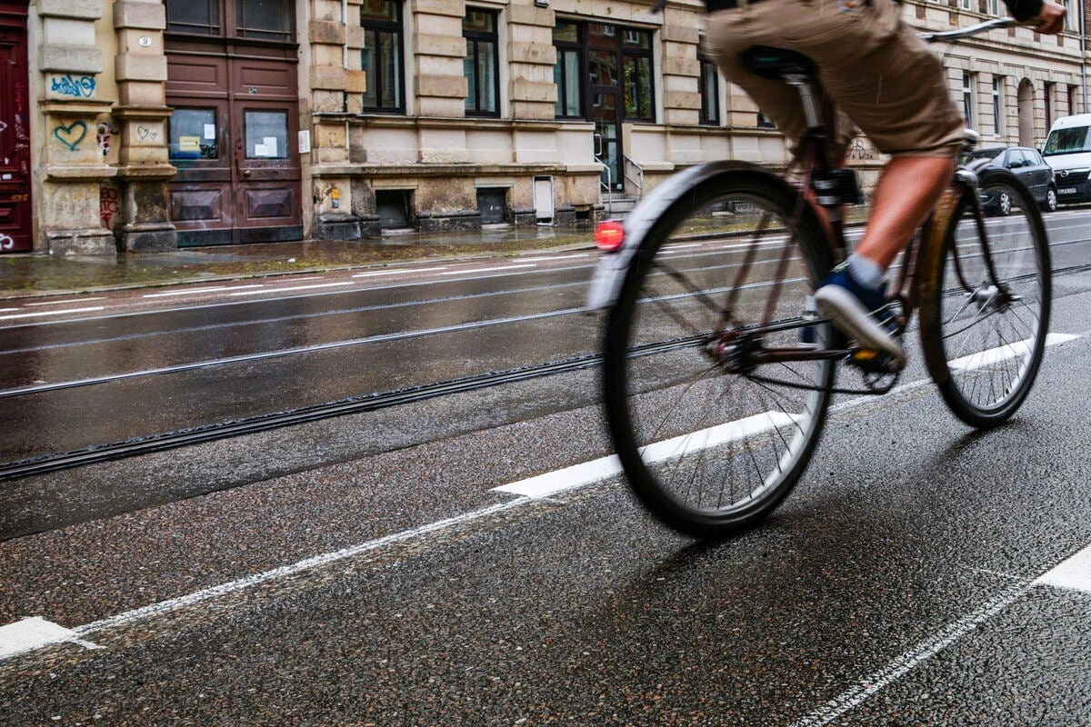 Innerhalb einer Stunde: Drei Radfahrer bei Unfällen verletzt