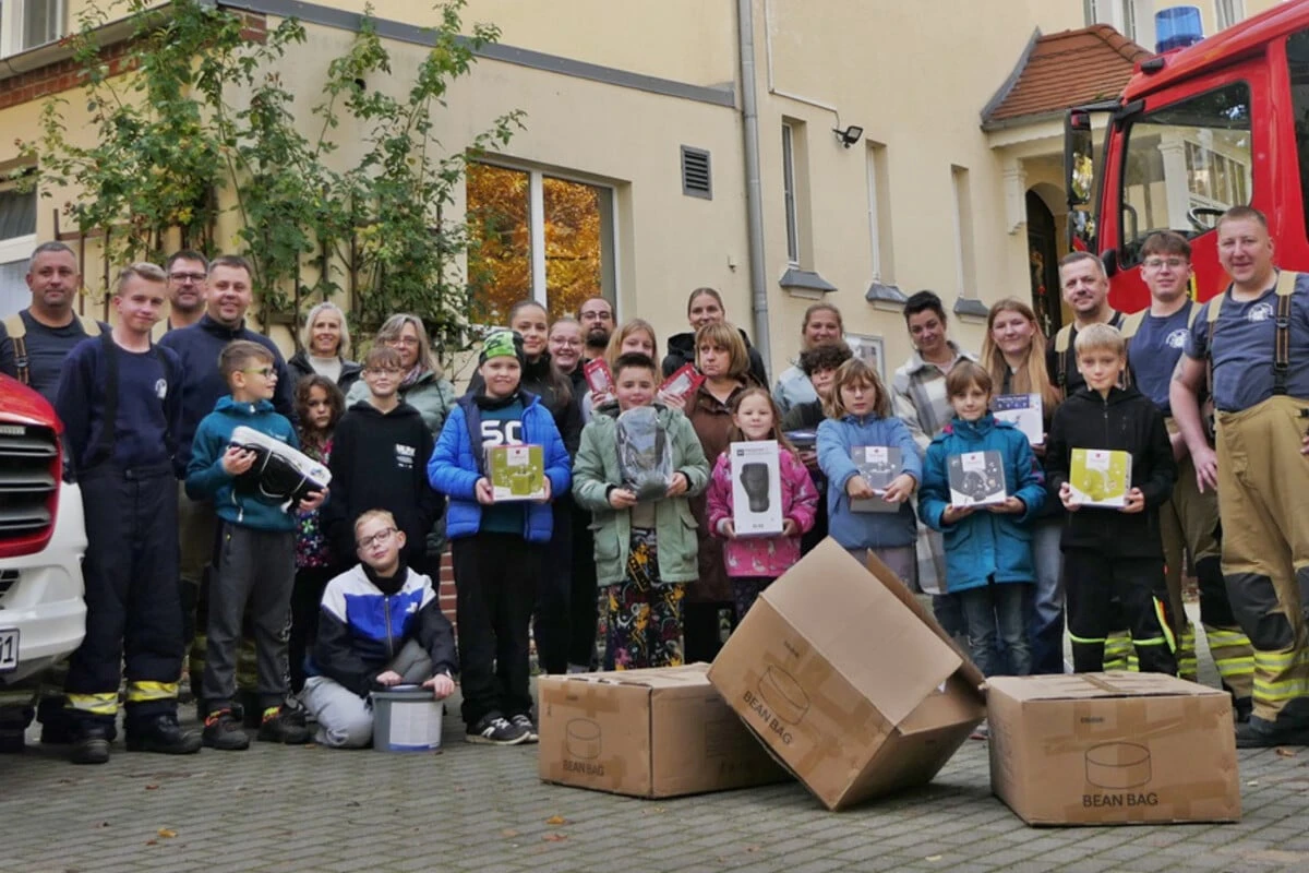 Feuerwehr überrascht Kinderheim: Bewegende Aktion in Wurzen
