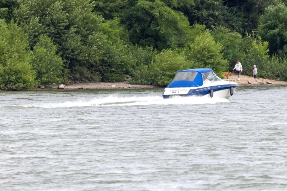 Passanten entdecken Leiche im Rhein, Polizei handelt sofort