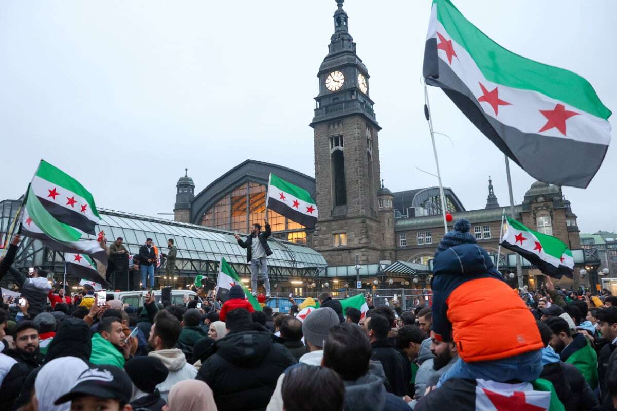 Exil-Syrer bejubeln in Hamburg Sturz Assads: Was sie jetzt sagen