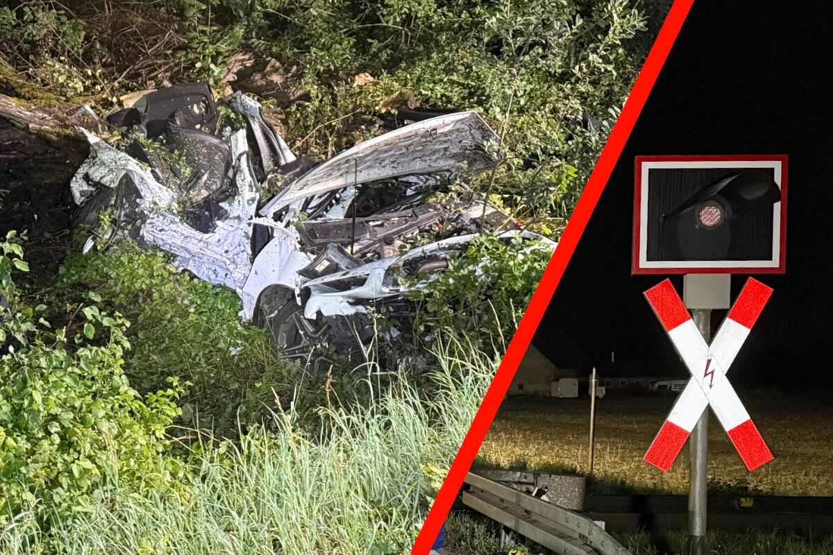 Mercedes fährt trotz Warnsignal auf Gleise: Zug rammt Fahrzeug, Insassen sterben