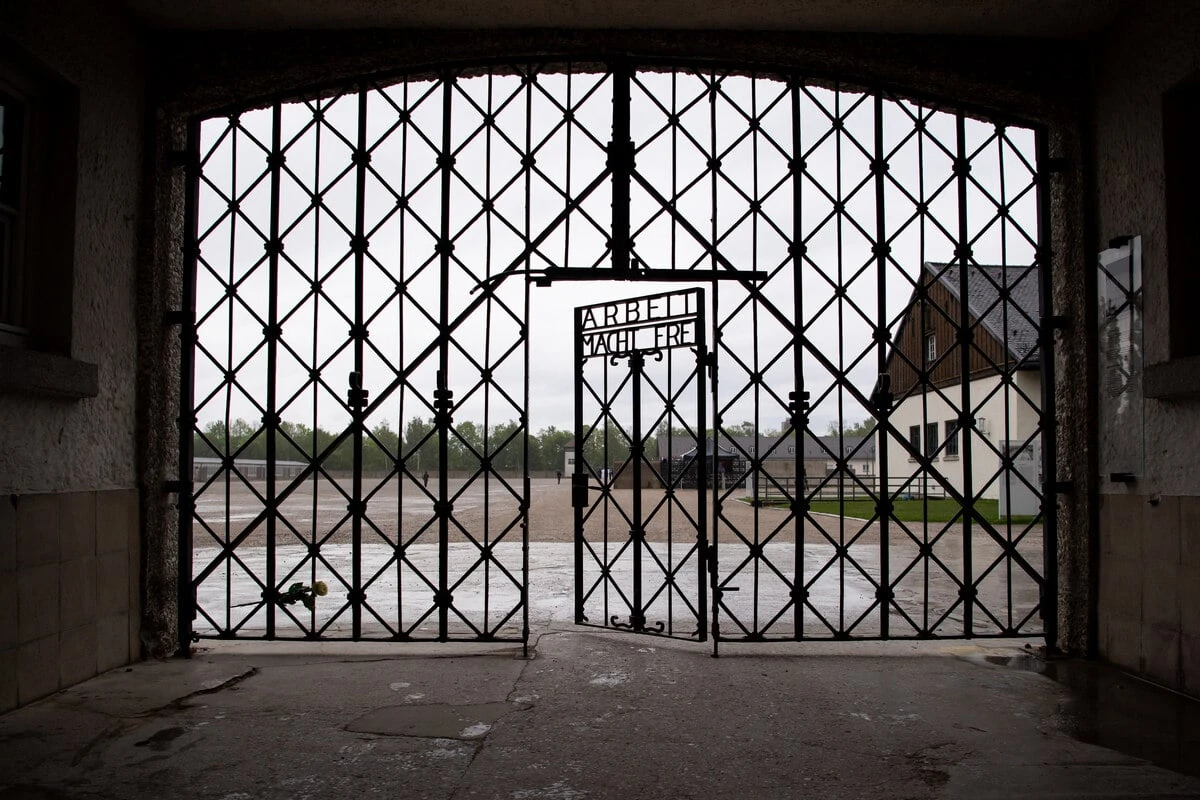 Heute vor 11 Jahren: Ein Diebstahl, der die Welt erschütterte - Das Tor des KZ Dachau