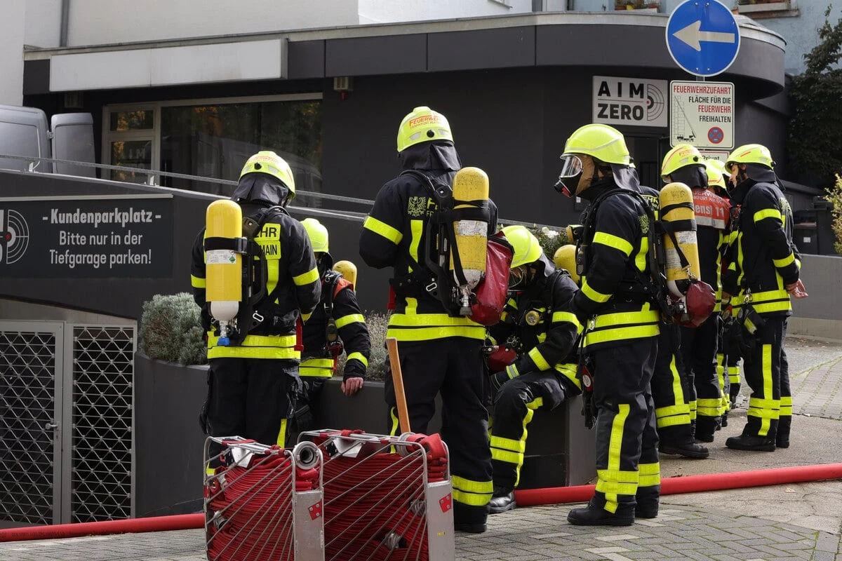 Feuer in Frankfurter Schießkeller: Sieben Verletzte - 60 Kräfte im Großeinsatz