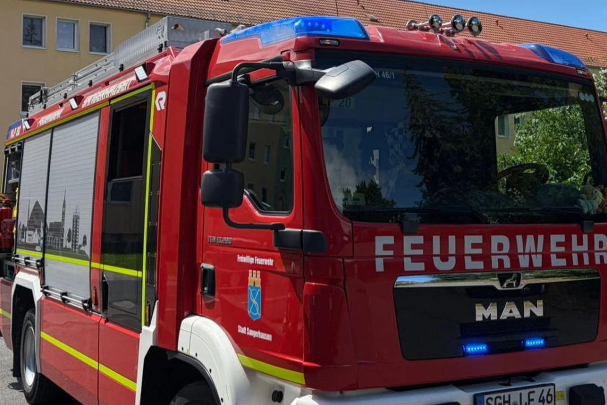 Ein Bewohner verletzt: Einfamilienhaus brennt in Sangerhäuser Innenstadt
