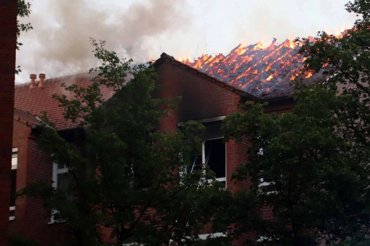Krankenhaus steht in Flammen: Zwei Patienten tot