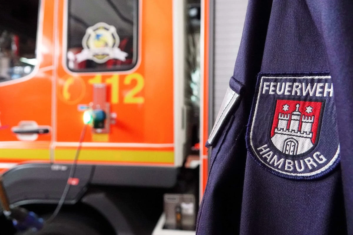 Explosion im Hamburger Hafen: Rauchwolken über der Stadt