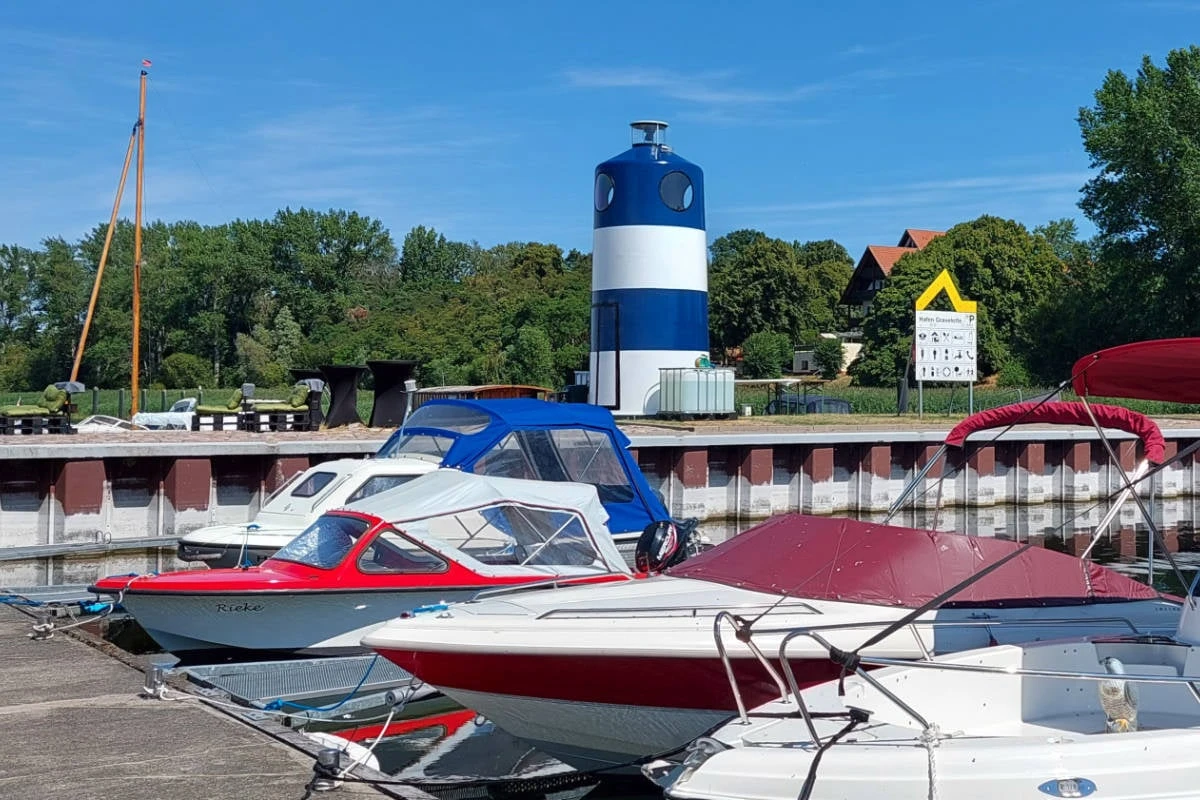 Mann droht, Kiosk abzufackeln und flüchtet mit Boot vor Polizei
