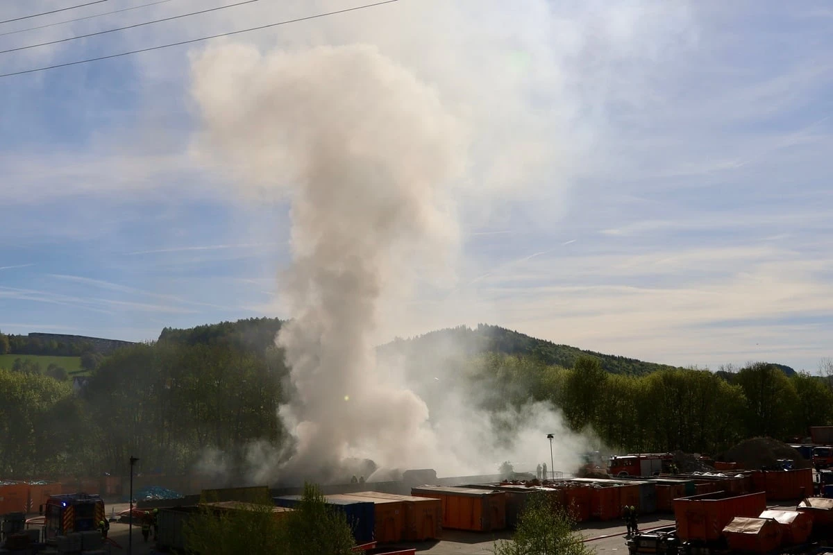 Rauchsäule im Erzgebirge: Was brennt hier?