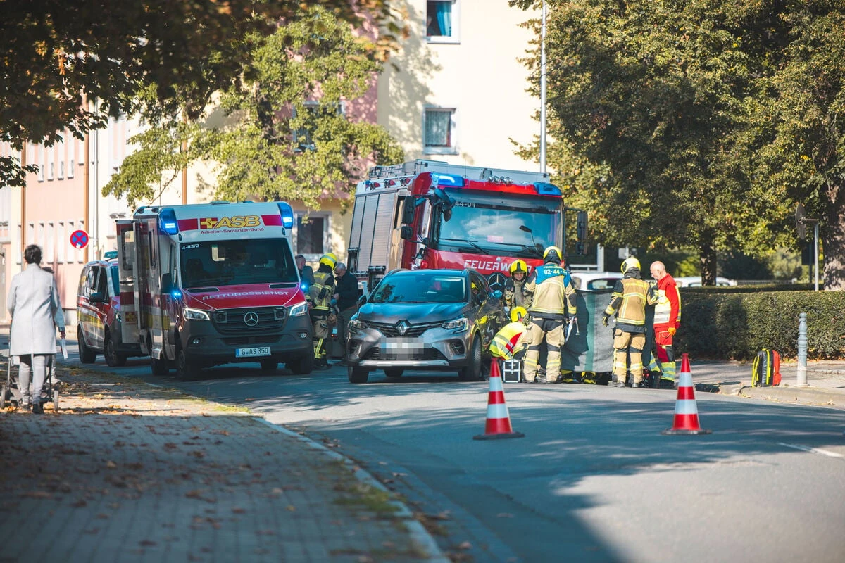 Rentnerin von Renault überrollt: Straße voll gesperrt