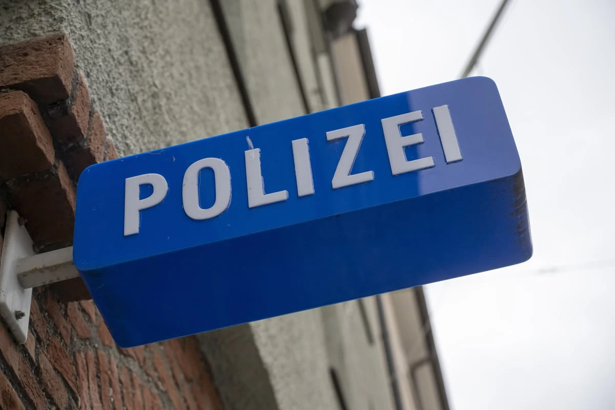 Junge fährt Ordensschwester (83) um: Polizei sucht jungen Radler