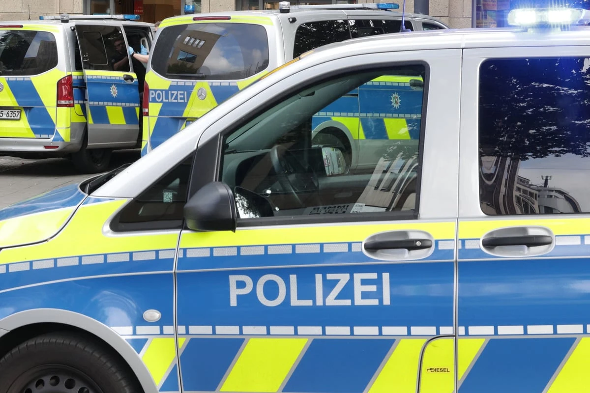Streit bei Kürbisfest endet in Klinik: Mann sticht auf 34-Jährigen ein