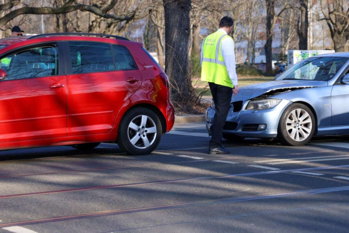 Unfall vor der Albertbrücke: Bahn muss Vollbremsung einlegen