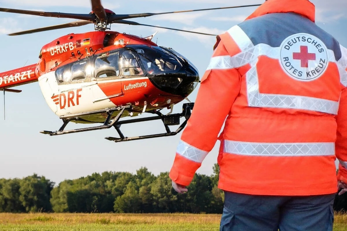 Frontal-Crash: Mehrere Verletzte, Hubschrauber vor Ort im Einsatz