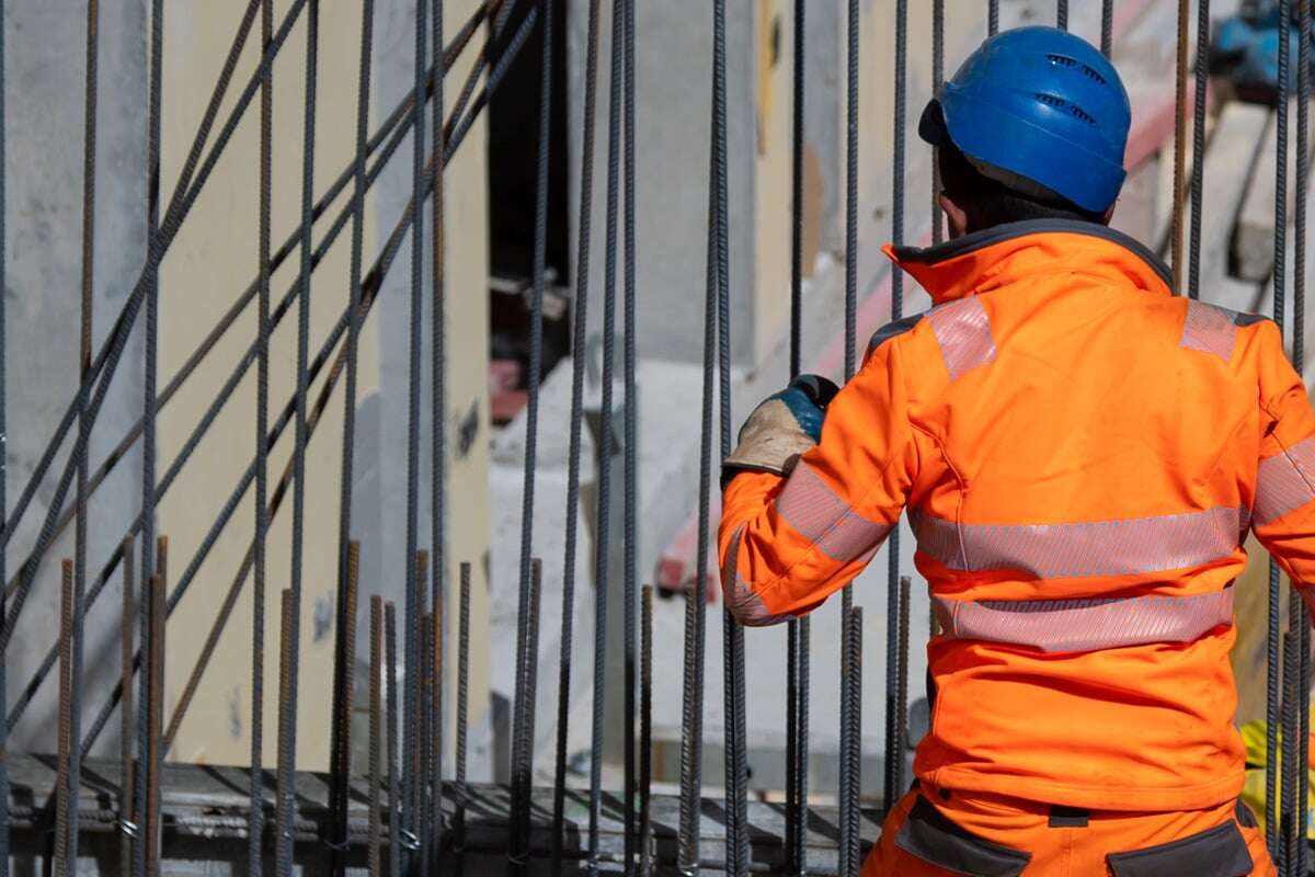 Straftraining um 5 Uhr morgens: Profis müssen auf Baustelle schuften!