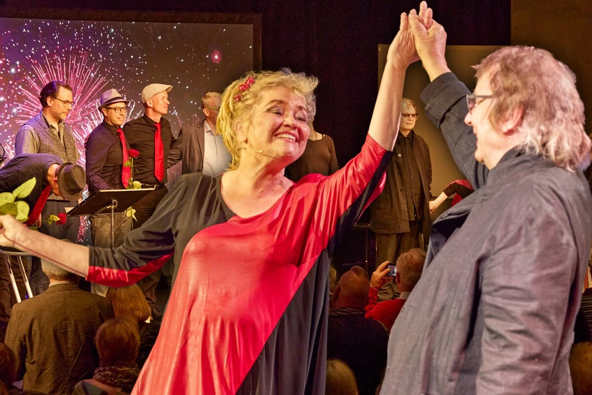 Es schallert in der Keule: Kabarett-Legende feiert große Geburtstags-Party