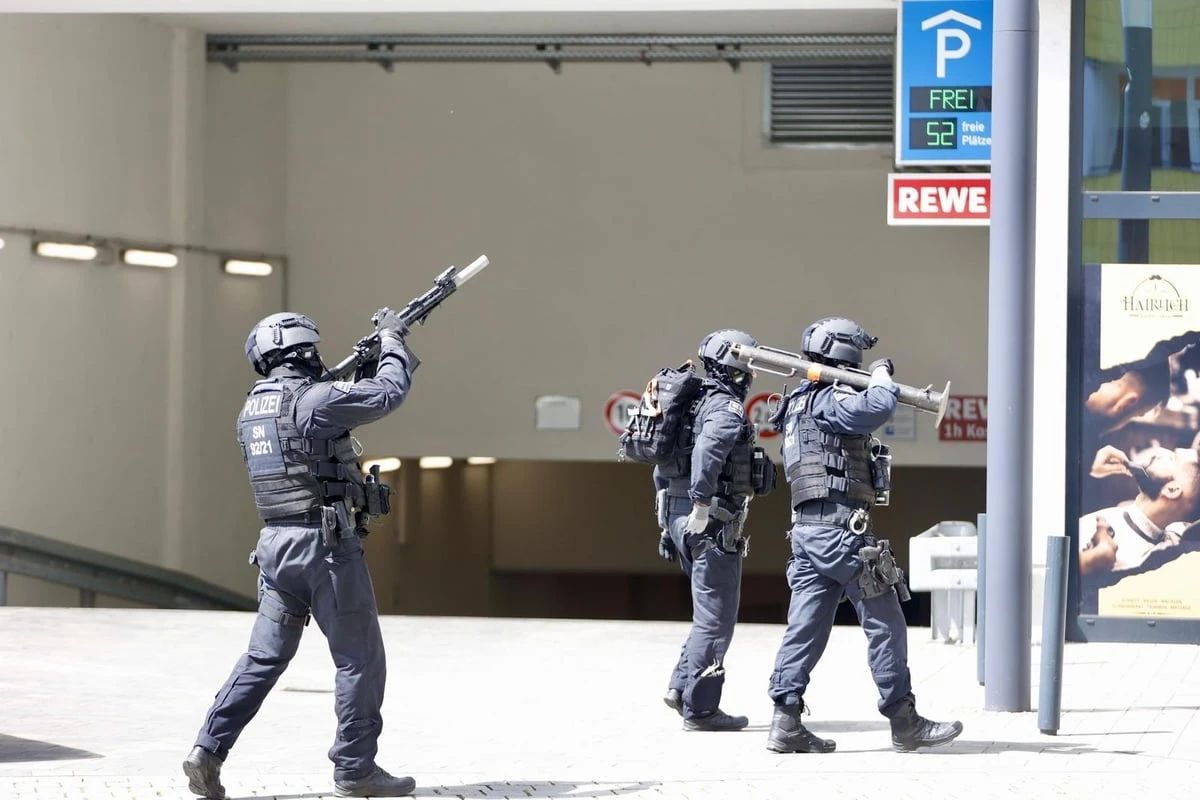 Drama in der Johannstadt: Bewaffneter Raub sorgt für Mega-Einsatz