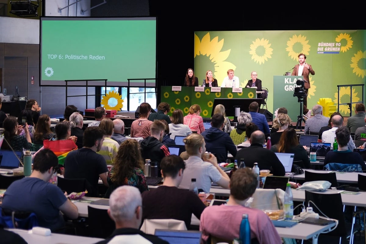 Grüne in Sachsen stimmen mit großer Mehrheit für AfD-Verbotsverfahren: 