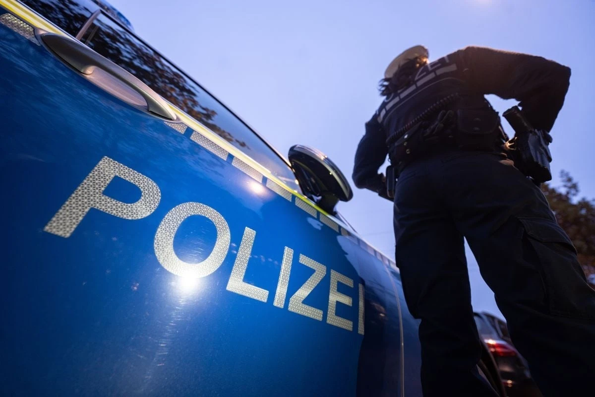 Schüsse im Park: Polizei sucht nach zwei geflüchteten Männern