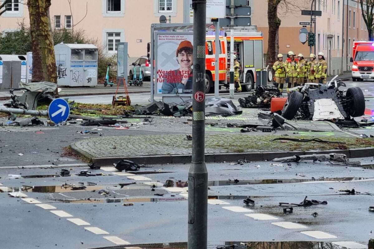 Horror-Crash in Düsseldorf! BMW zerfetzt, Fahrer (60) sofort tot!