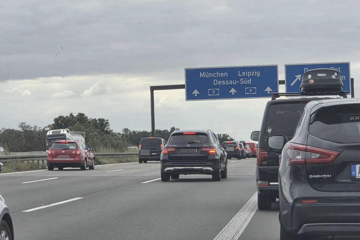 Unfall mit einem Wohnmobil: Kilometerlanger Stau auf der A9