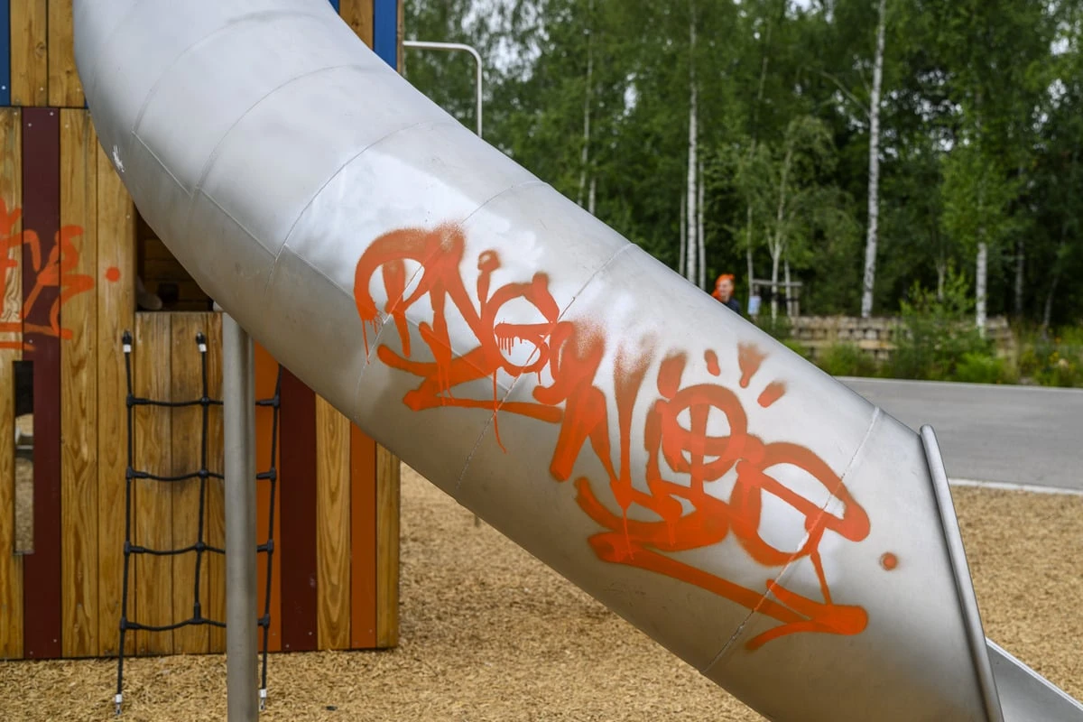 Graffiti-Schmierer verunstalten weiteren Chemnitzer Spielplatz