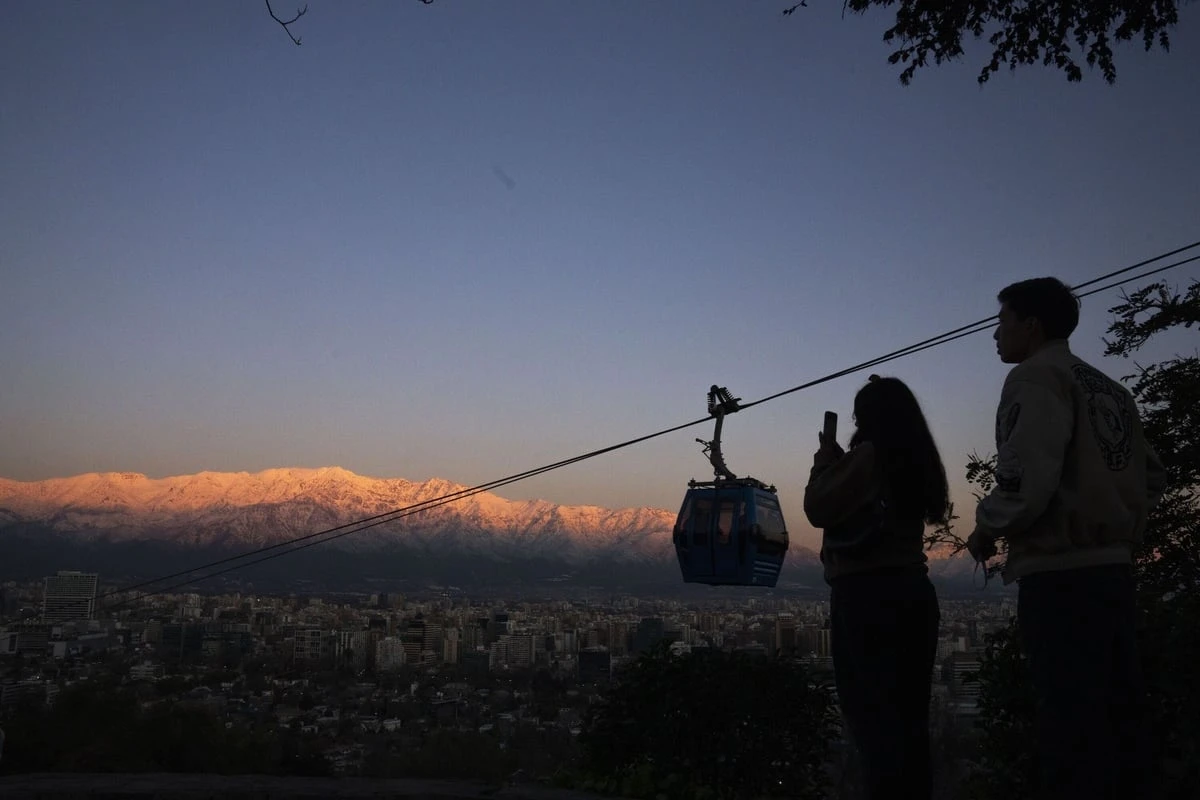 Schweben im Sternenlicht: Kölner Seilbahn lädt zur Herbstnachtfahrt ein