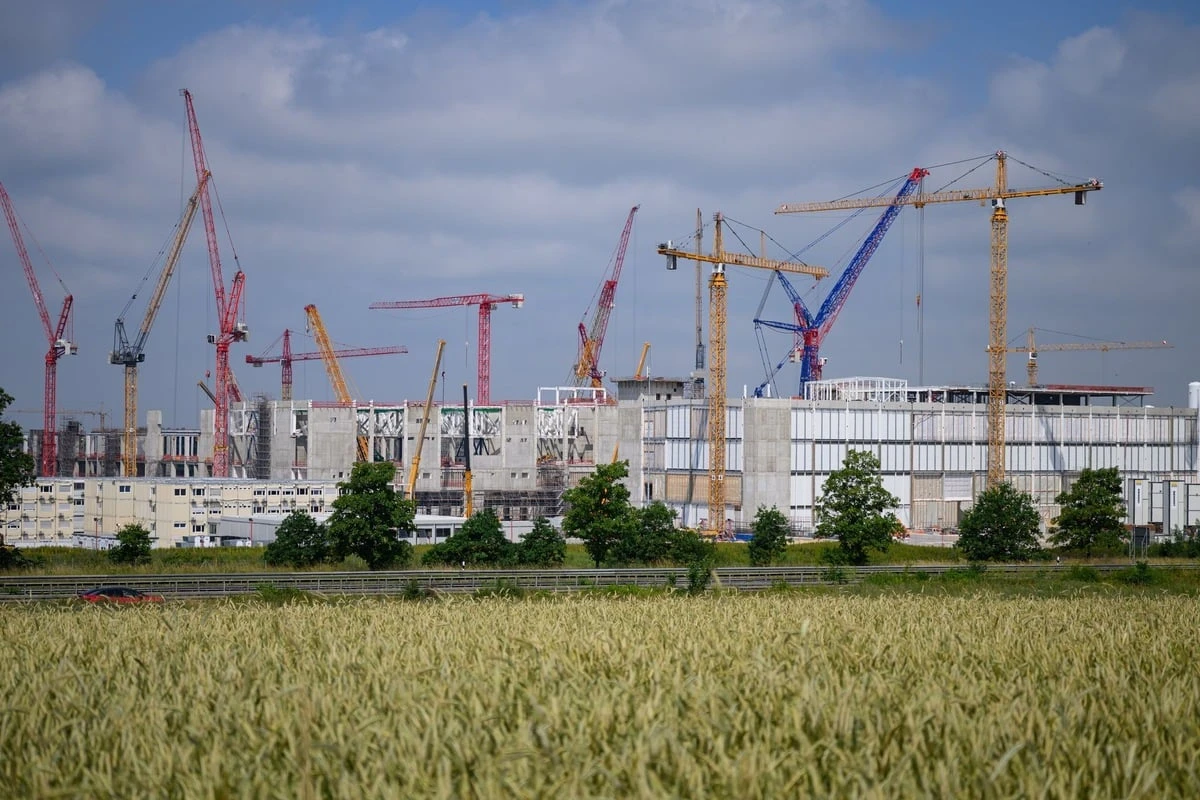 Unfall auf Infineon-Baustelle: Arbeiter nach Stromschlag im Krankenhaus