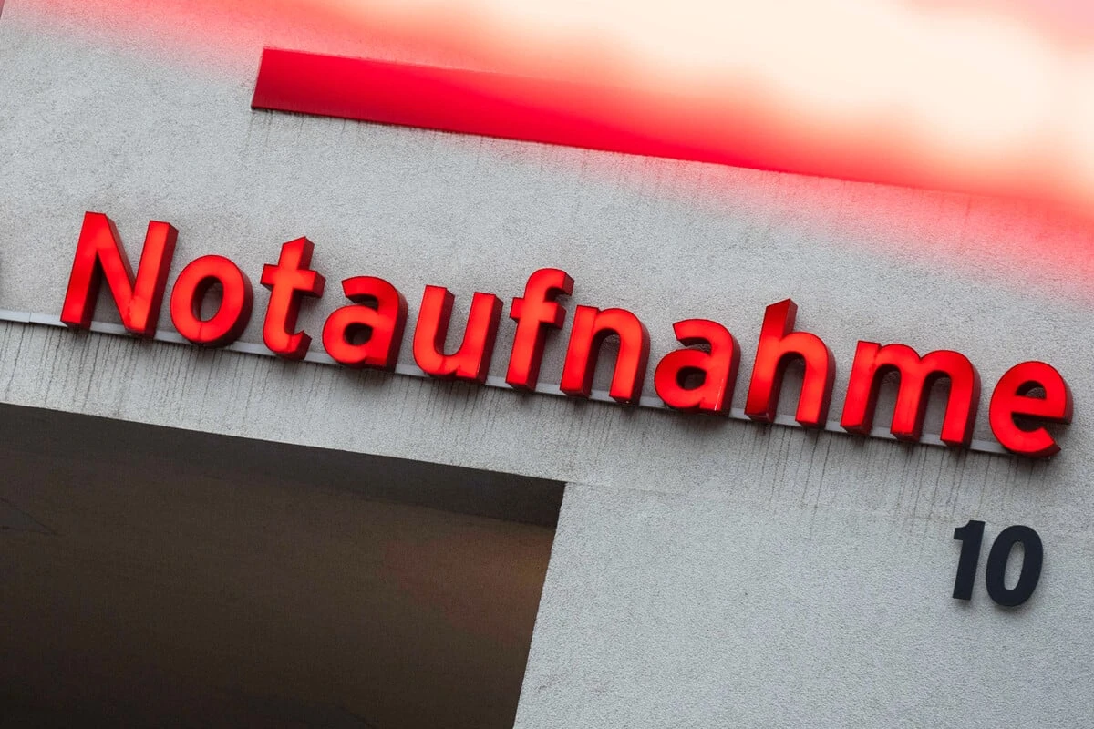 26-Jähriger stellt Männer zur Rede: Dann schlagen und stechen sie auf ihn ein