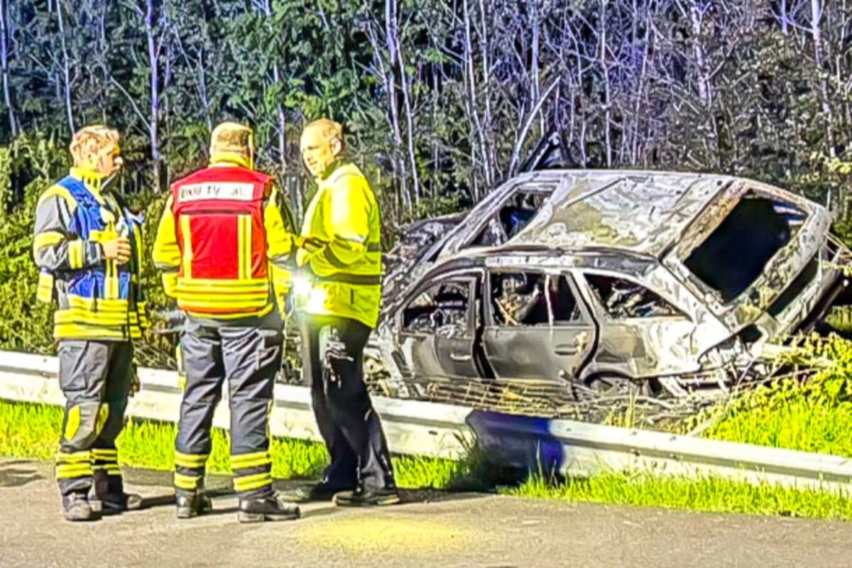 Horror-Unfall auf der Autobahn: Opfer verbrennt in Mercedes
