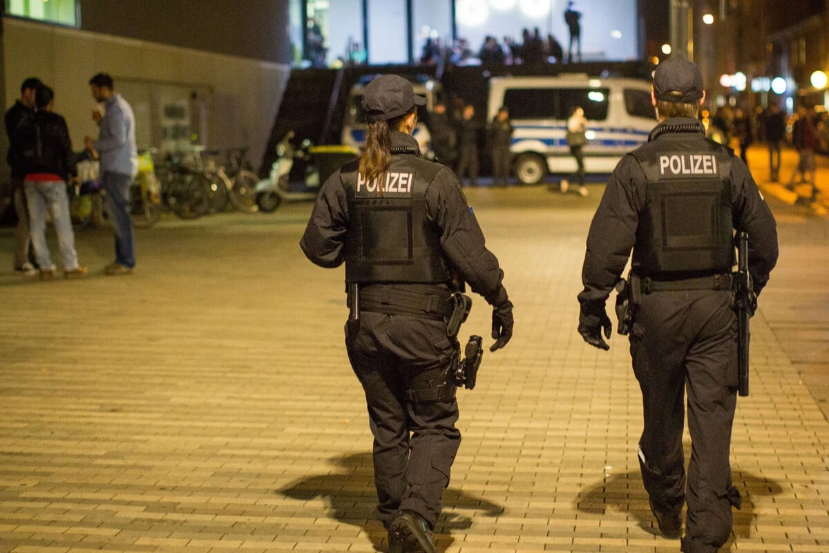 Einsatz in der Neustadt: Jugendliche randalieren und verletzen Polizisten