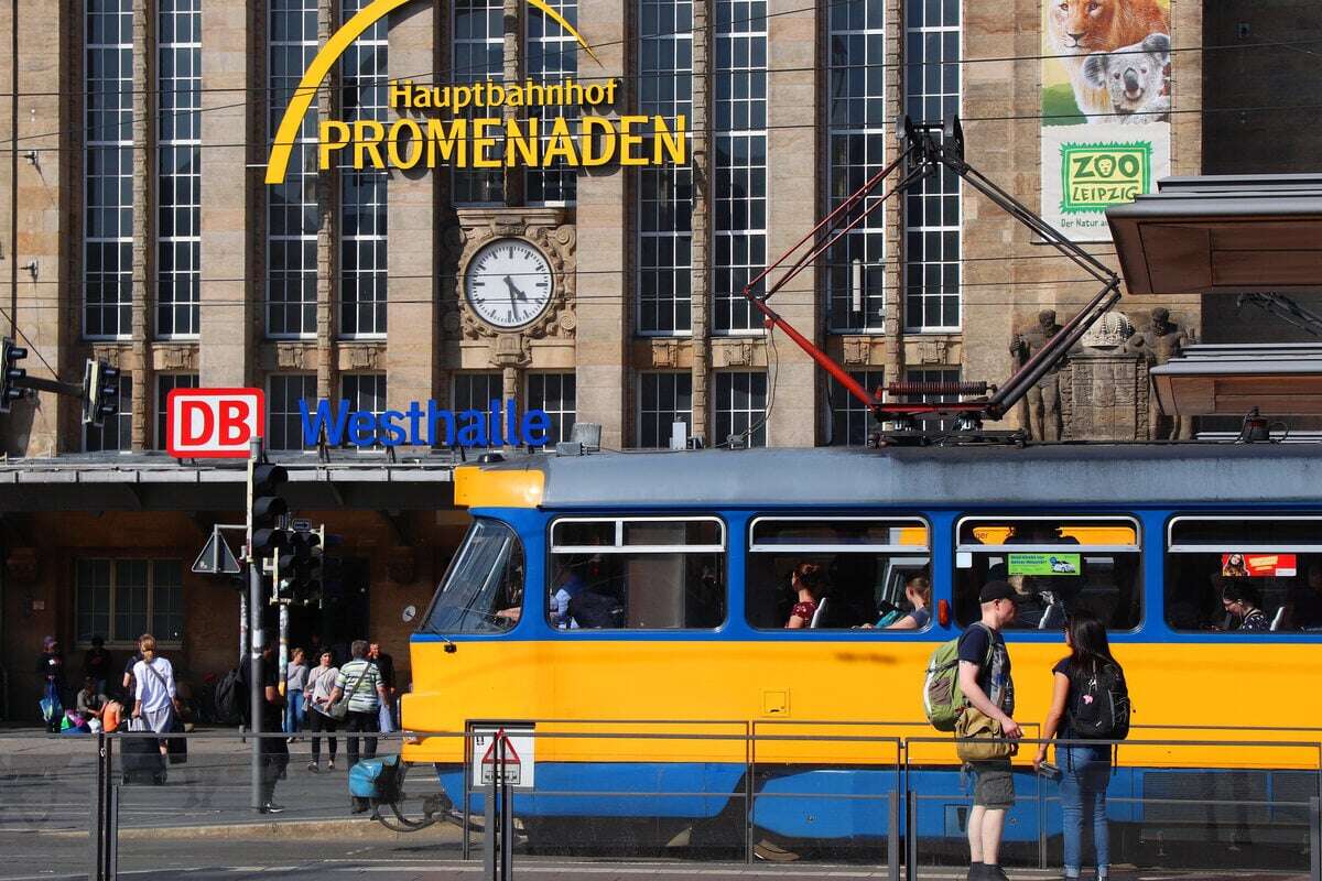 Skrupelloses Raubdelikt am Leipziger Hauptbahnhof: Mann Tasche und Kette