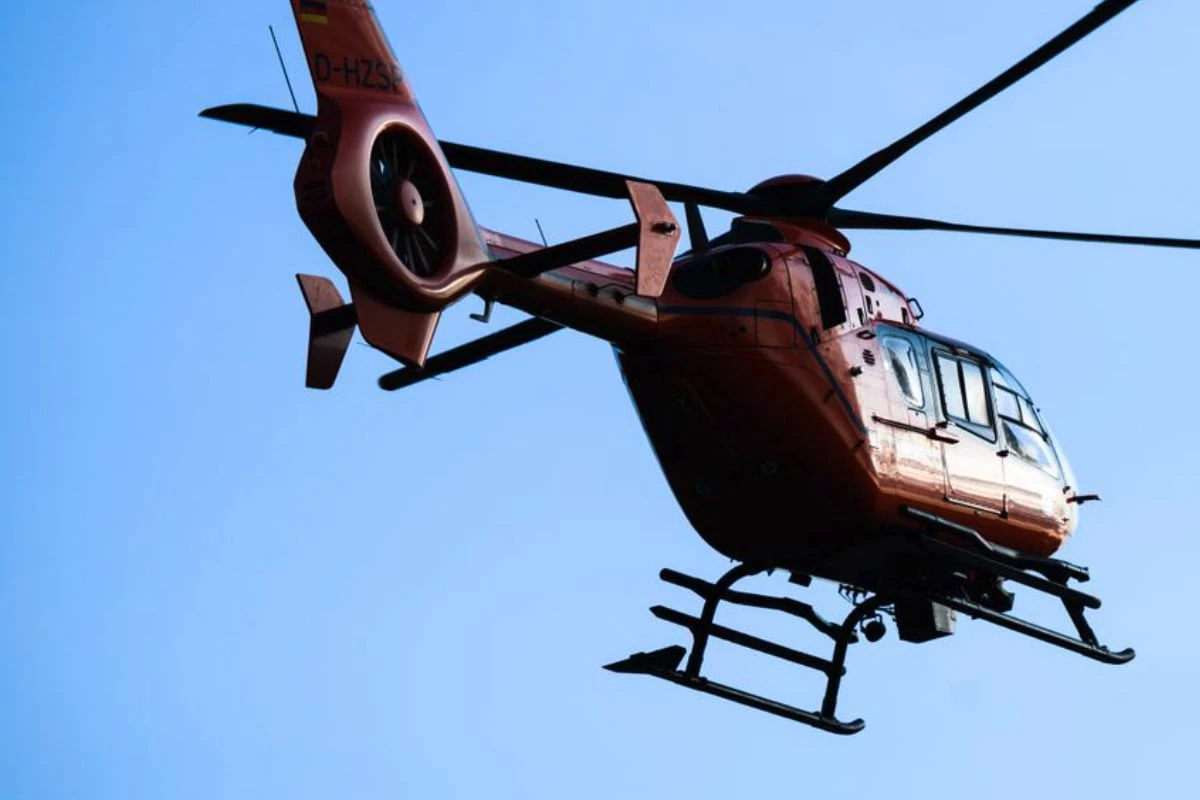 Schlimmer Unfall auf E-Bike: Teenager muss im Rettungshubschrauber nach Berlin
