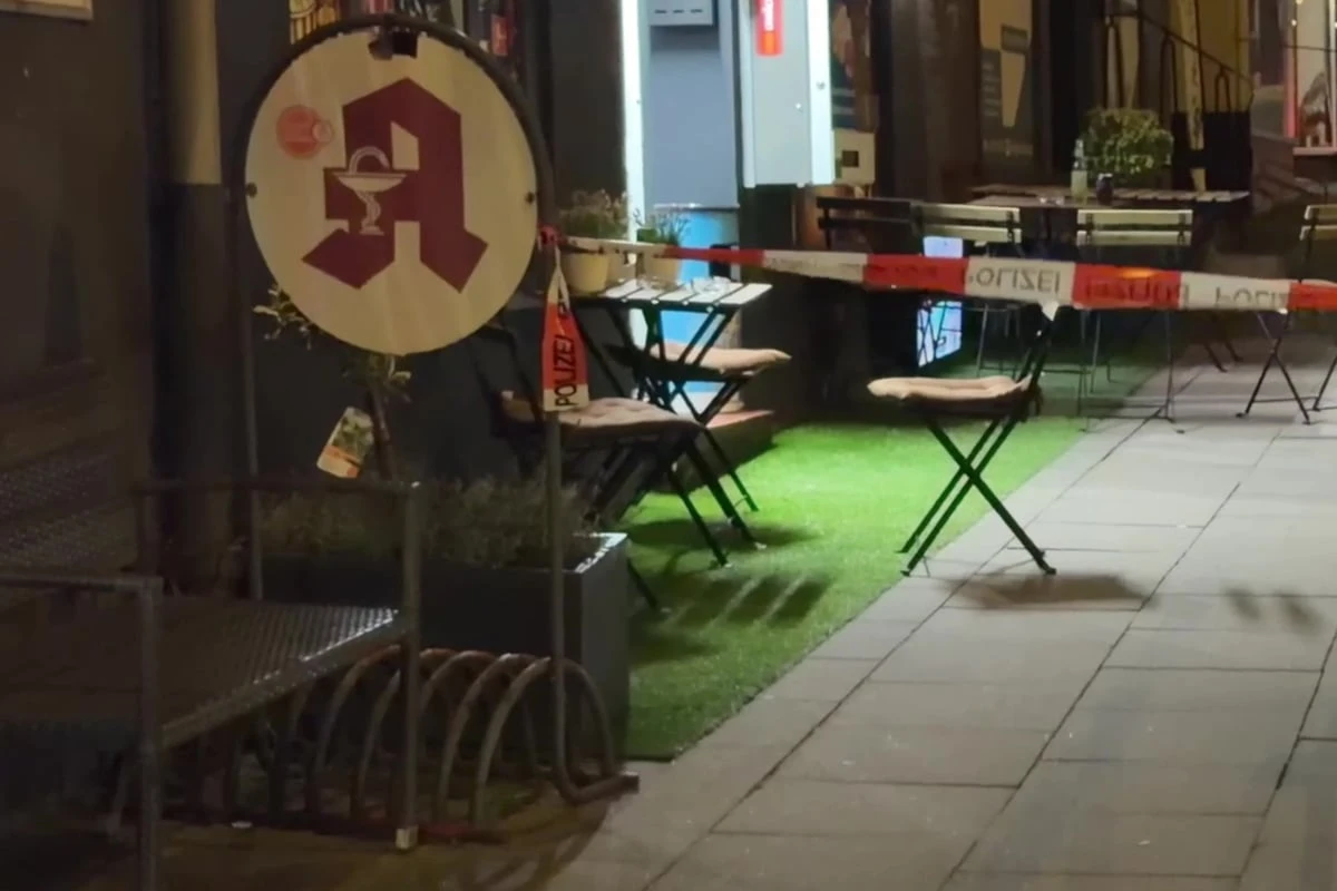 Streit zwischen Männern eskaliert: Plötzlich zückt einer der beiden ein Messer und sticht zu
