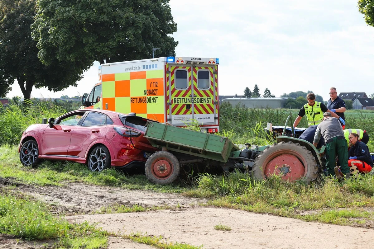 Überholmanöver geht schief: Traktor und Ford landen im Graben
