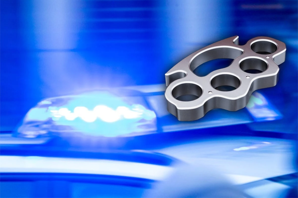 Mann will Pärchen-Streit schlichten und bekommt Schlagring ins Gesicht