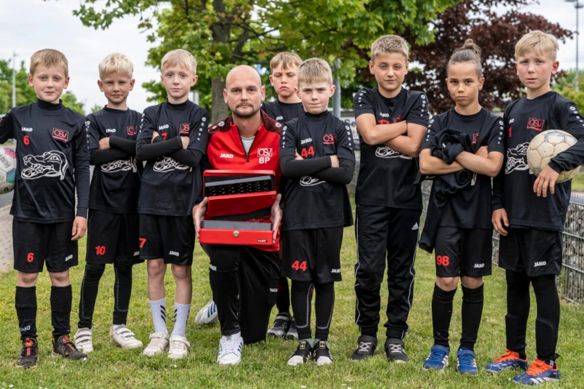 Dieb klaut Kickern Spendenbox, jetzt gibt's ein Benefiz-Grillen
