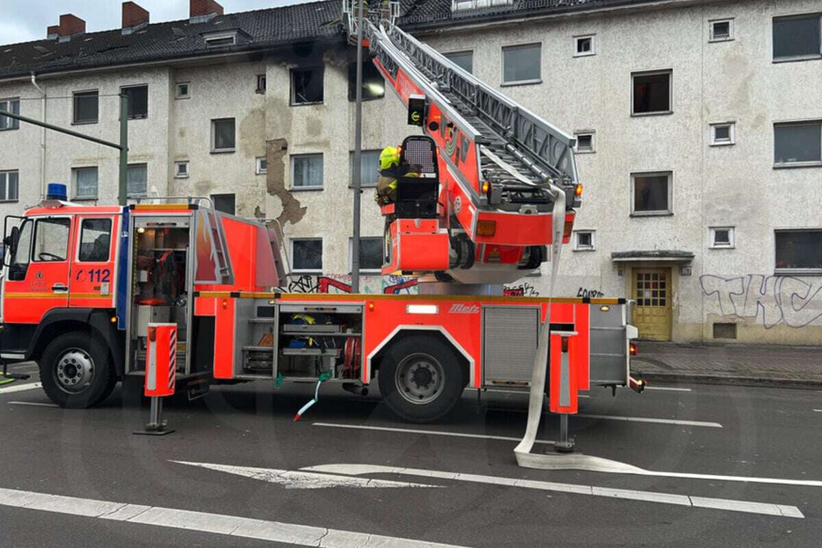 Feuer in Neuköllner Mehrfamilienhaus: Lange Staus rund um den Brandort!