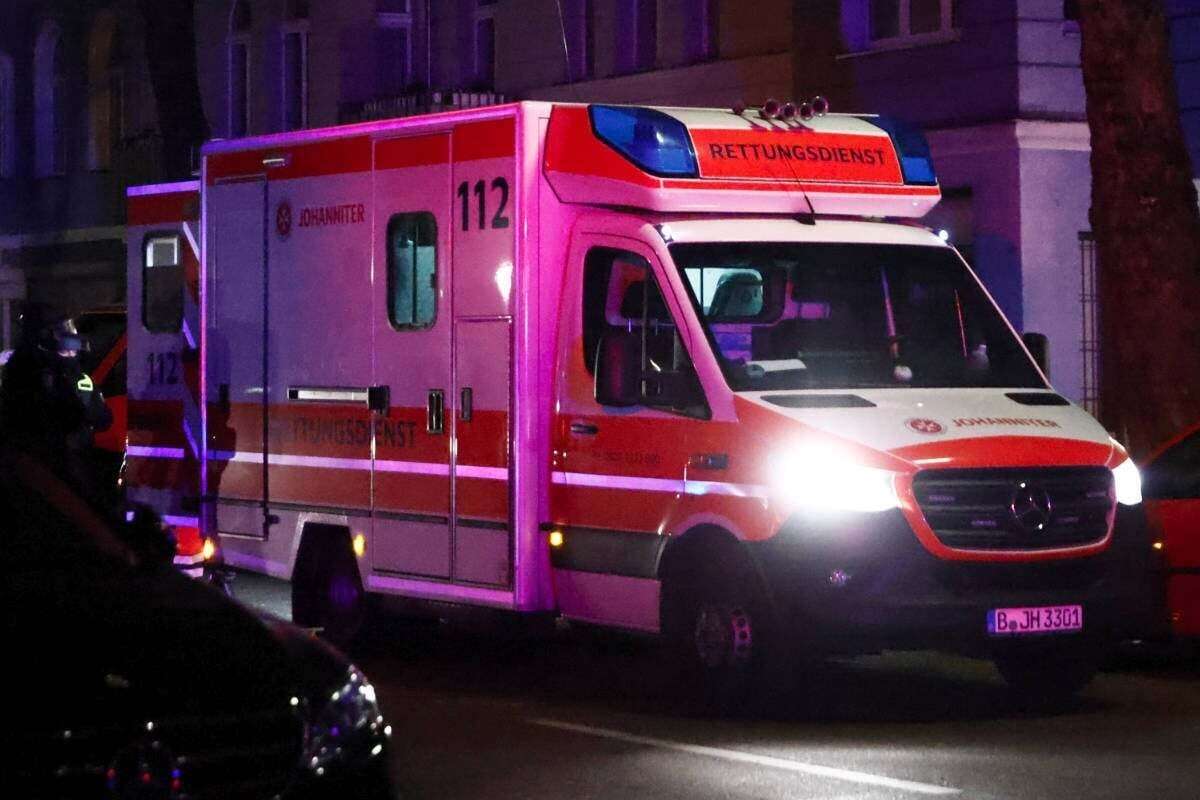 Schlägerei in Spandau: Männer prügeln sich mit Holzlatten und Metallrohren