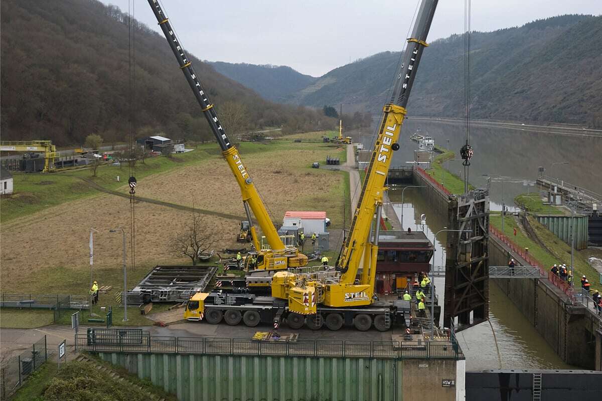 Schleusen-Unfall auf der Mosel: Spezialkran muss anrücken - 70 Schiffe stecken weiter fest!