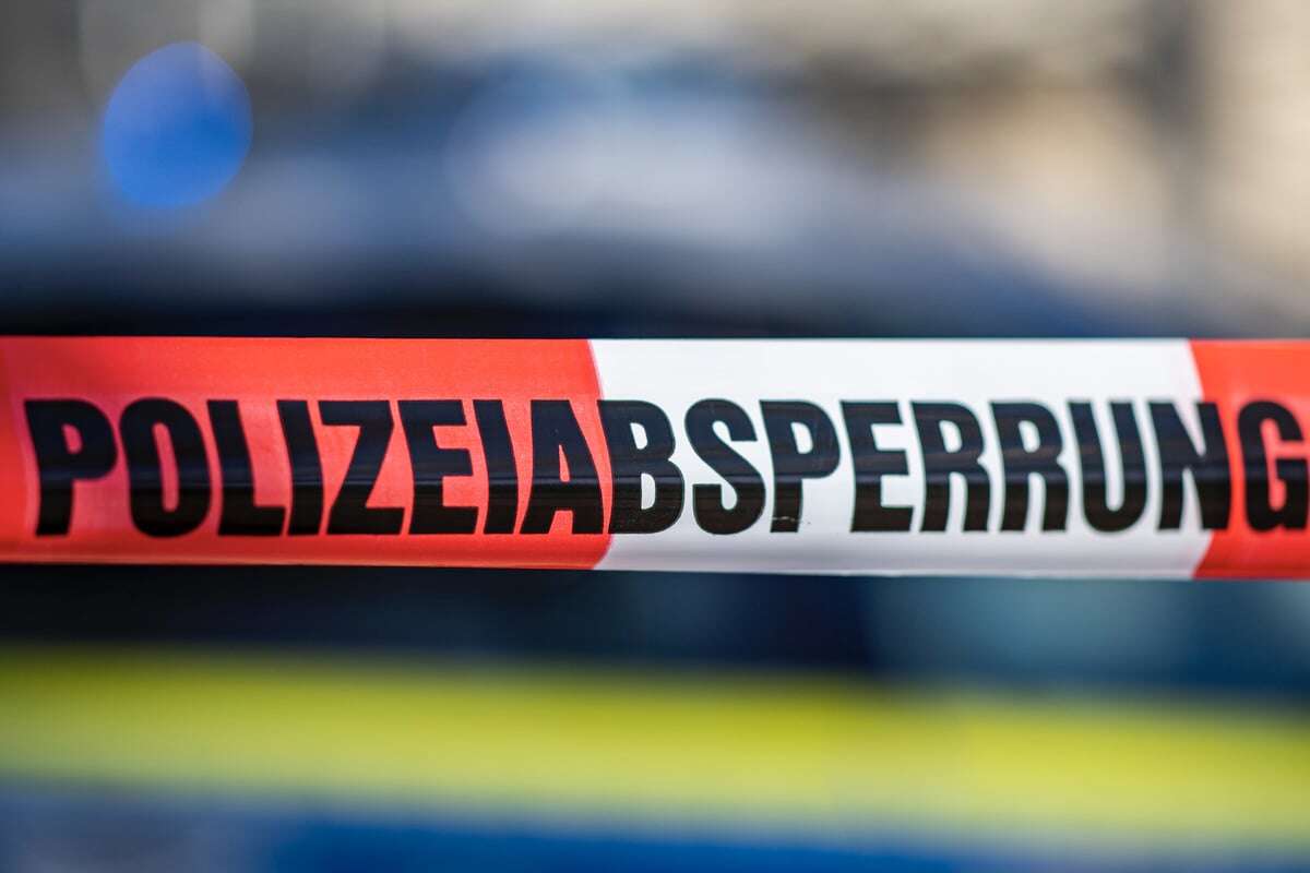 Bewaffneter Überfall auf Sparkasse: Täter noch auf der Flucht