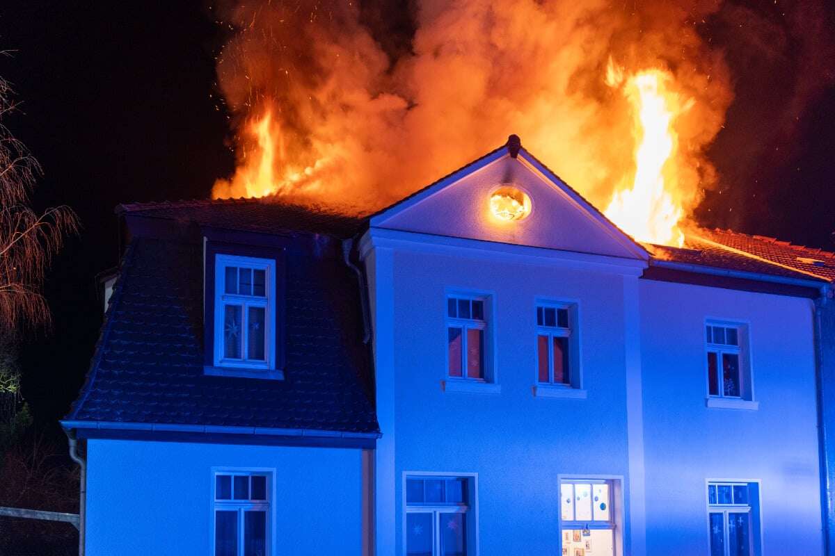 Nach Flammeninferno in Wohnhaus: Feuerwehr stößt auf Leiche