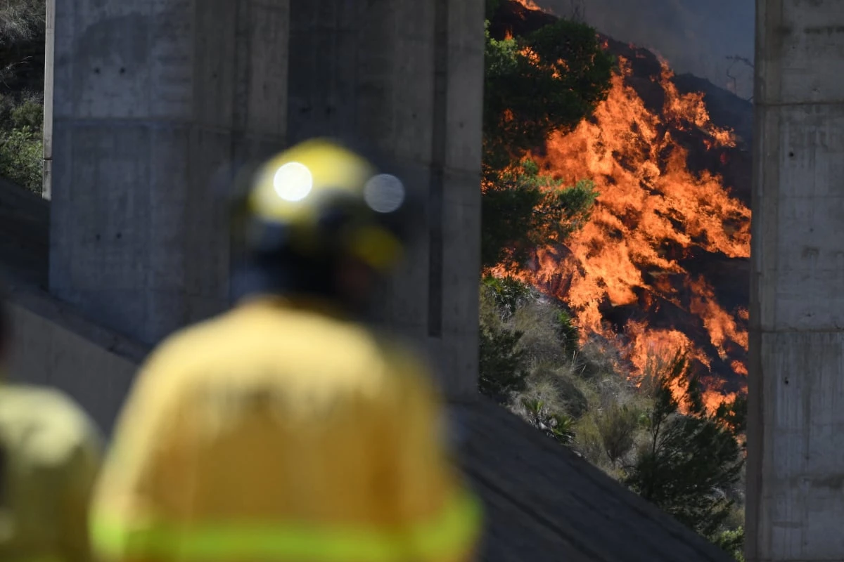 Tödlicher Waldbrand in Spanien: Feuerwehr im 