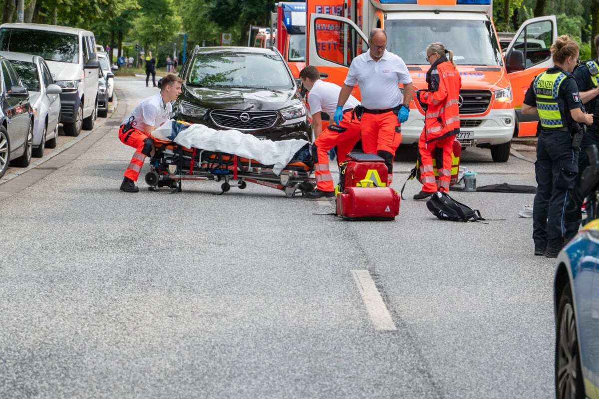 Schreck in der Hansestadt: Minderjährige bei Unfall mit Auto verletzt