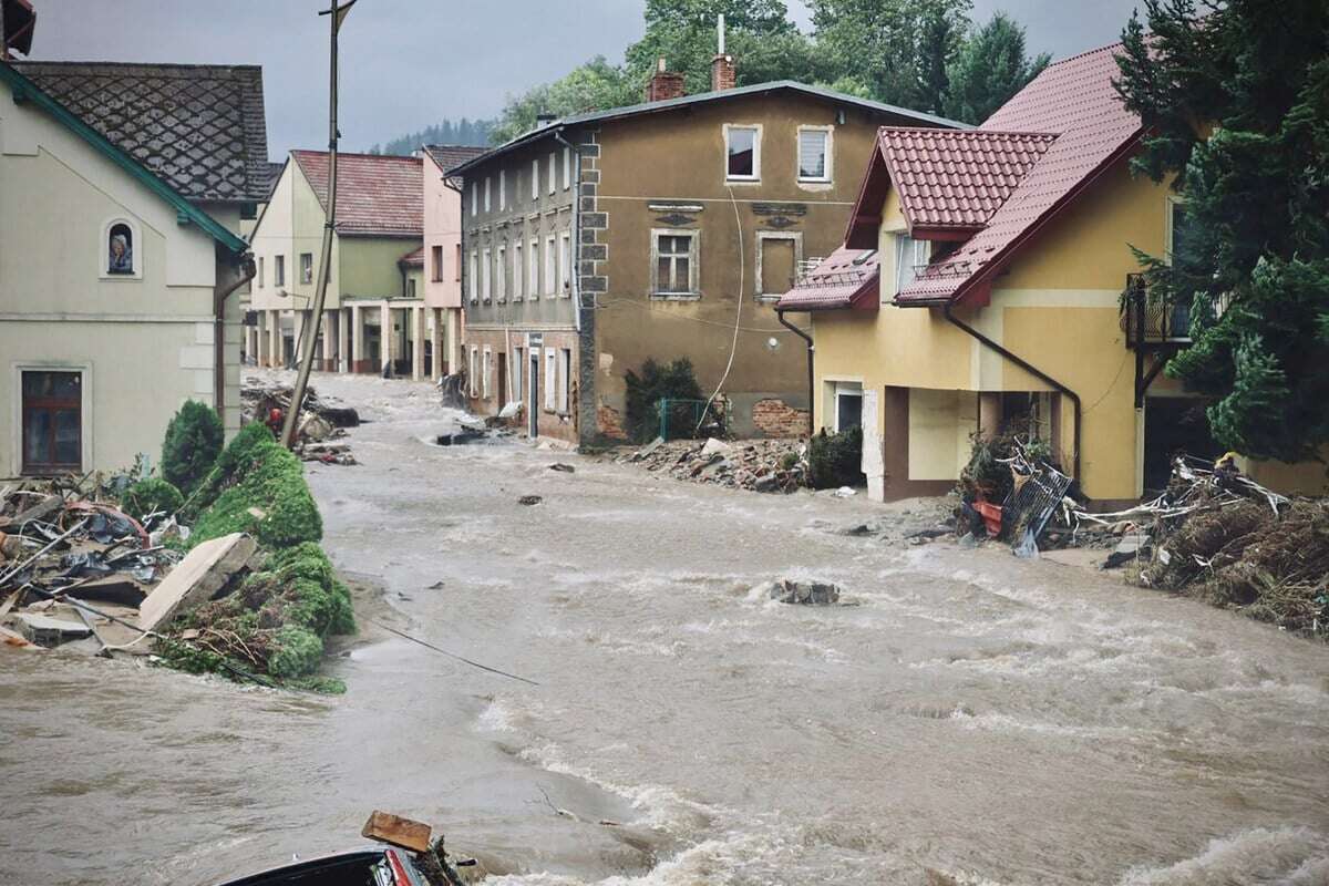 Hochwasser im Liveticker: Polizisten und Feldjäger sollen Plünderer in Polen fassen