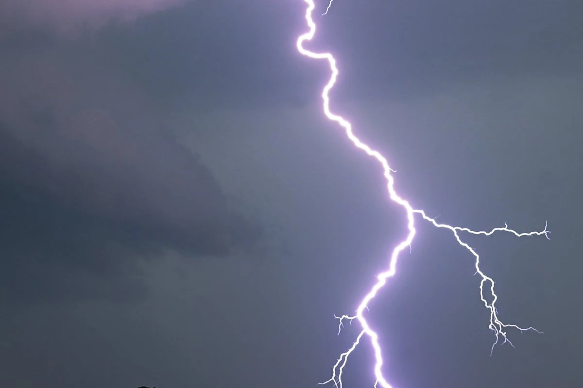 Super-Sturm wütet in Urlaubs-Paradies: Deutscher vom Blitz getroffen