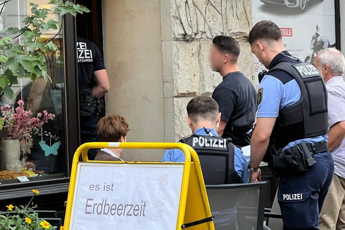 Bäckerei im Leipziger Norden kurz vor Feierabend überfallen, Mitarbeiterin bedroht
