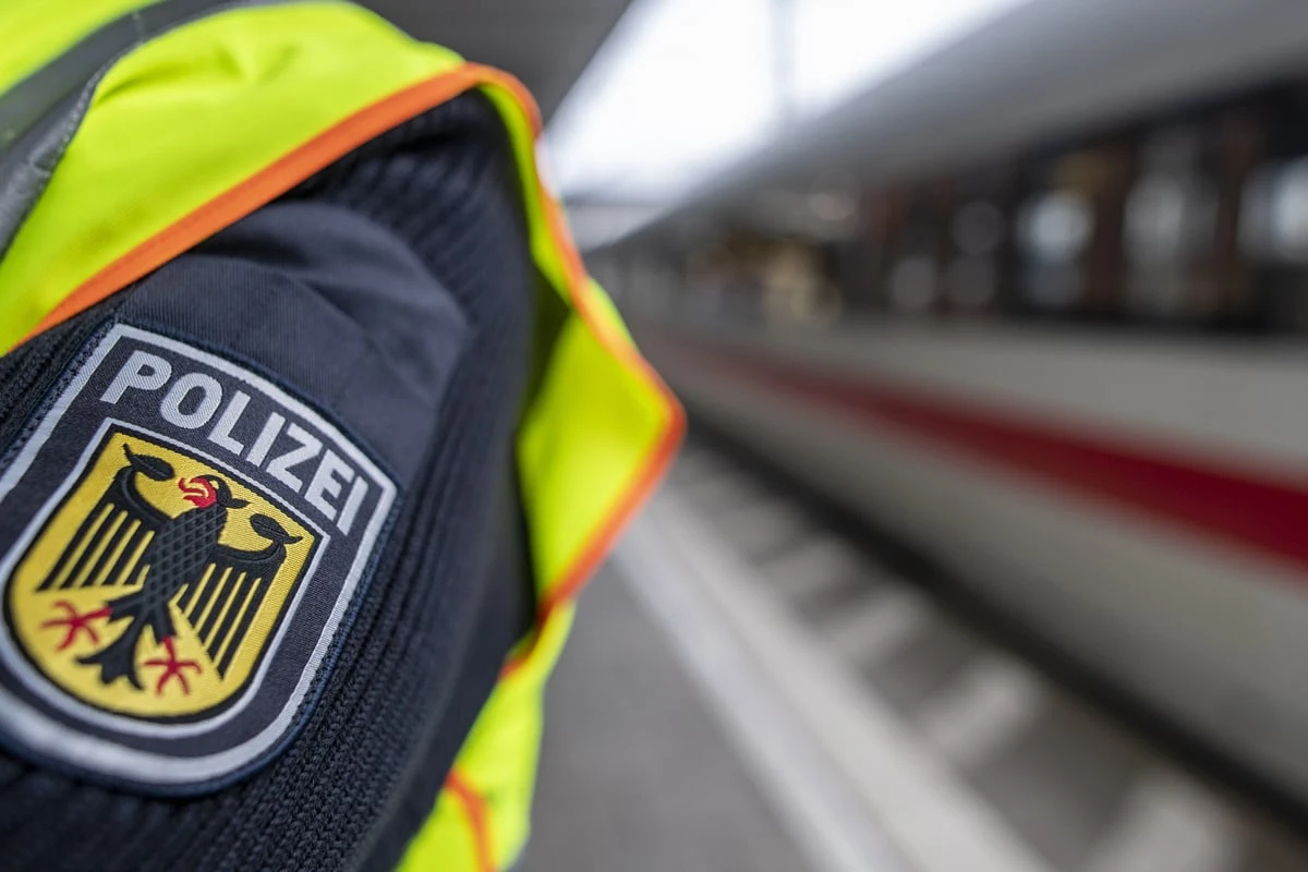 Im Zug nach Dresden: Nackter Schwarzfahrer sorgt für Polizeieinsatz