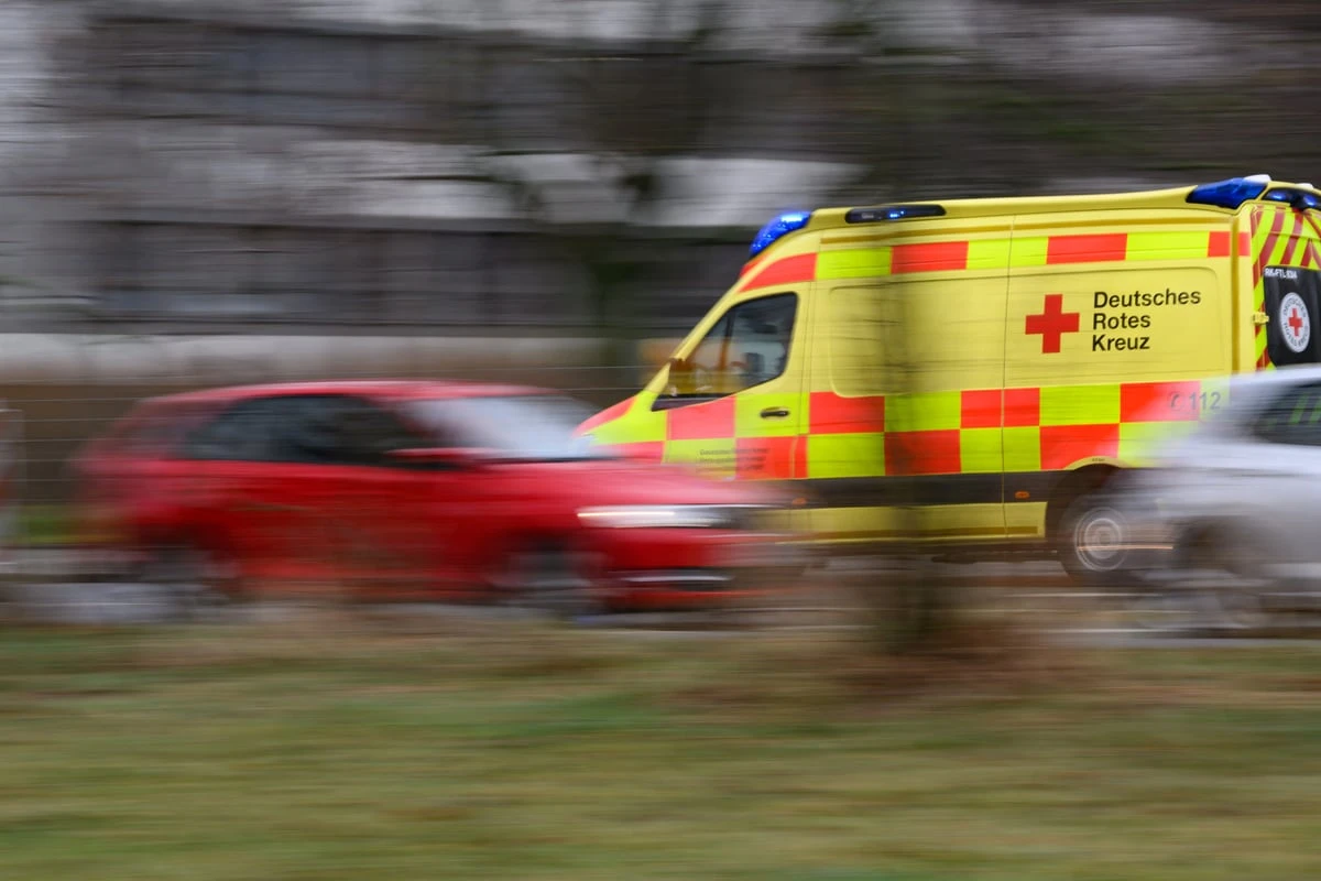 Raser-Drama: Jugendlicher kracht in fünf Autos und hinterlässt großen Schaden