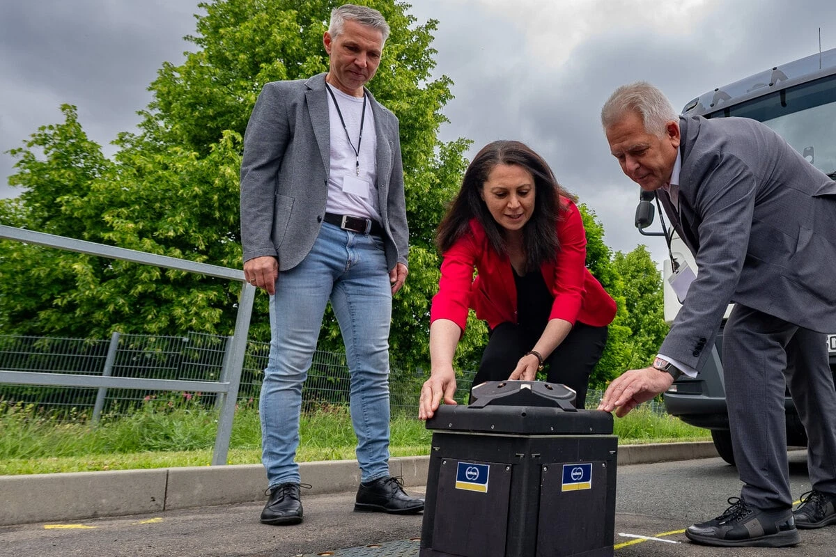 Clevere Idee aus Sachsen: Werden Lkw bald kabellos geladen?